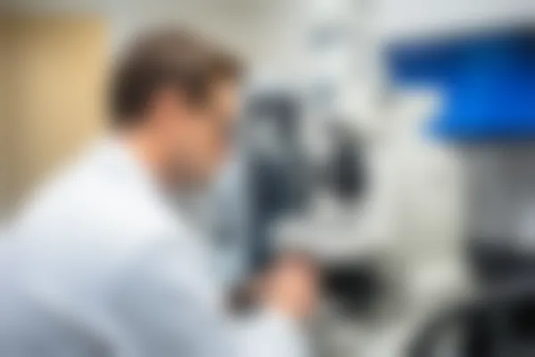 成都爱视眼科医院近视手术费用表2026:Ticl晶体植入+激光近视眼矫正价格35423元起