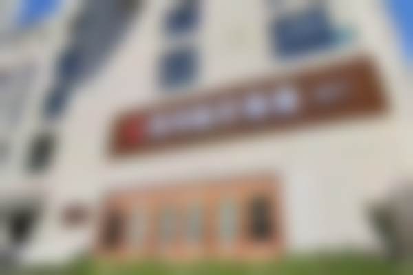 {北京黄寺医疗美容门诊部杨洋现在还做手术吗？截至2026年3月仍在执业手术