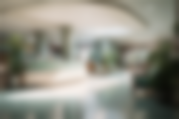 {彭华伟坐诊武汉斯启诺医疗美容门诊部的出诊时间暂未明确，其2024年获长期有效执业许可 